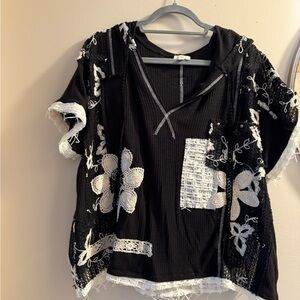 POL Black and White Floral Blouse
